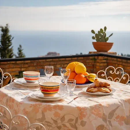 Aurora, Таормина