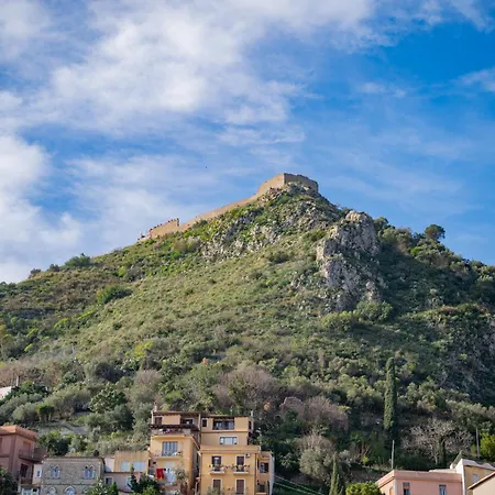 Aurora, Apartment Taormina