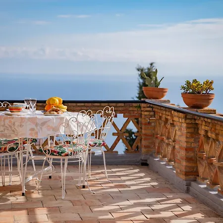 Aurora, Таормина