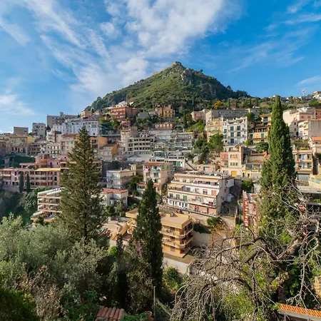 Aurora, Таормина